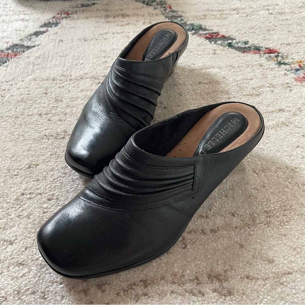 Michelle D. Black Leather Mules sz 7.5